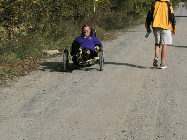 cc008 Bentmiles checks the course.jpg 87.9K